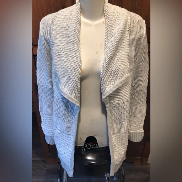GAP Grey Sweater/Shrug - Size Medium - Picture 1 of 6